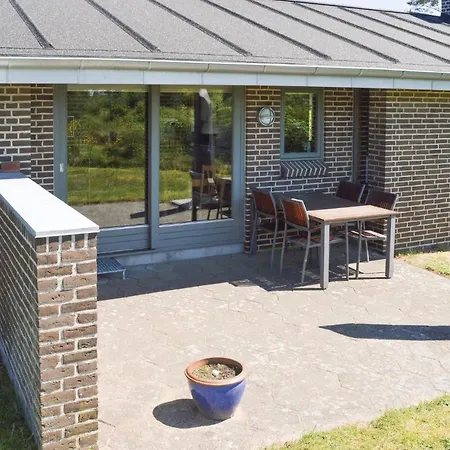 Three-bedroom In Saby Vakantiehuis Sæby